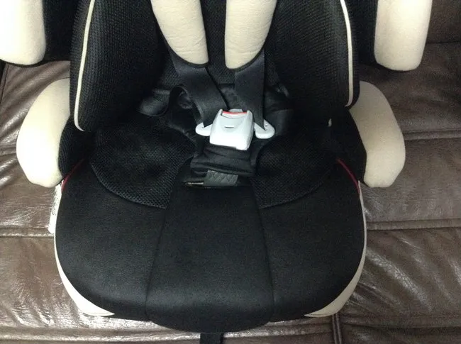 クリーニング後のチャイルドシート01