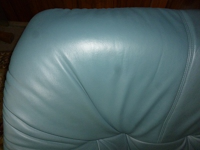 合皮ソファーの表皮の色剥げ・ひび割れのリペア補修03
