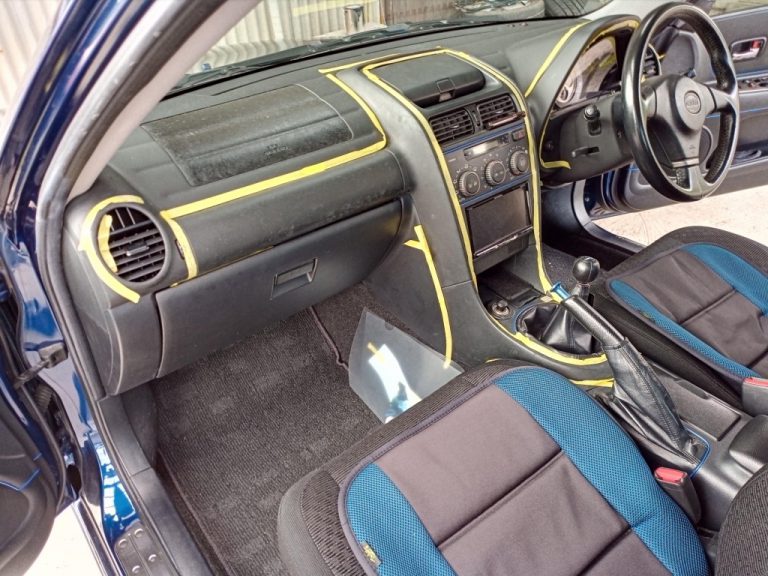 アルテッツァのダッシュボードのベタつきのリペアと二色塗装 ダイ ケンオートサービス 佐賀市の自動車修理 補修屋