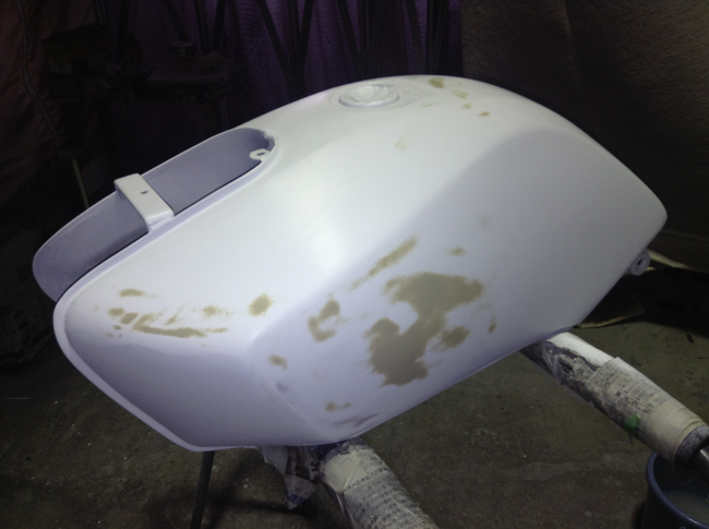 バイクの燃料タンクの修理・塗装