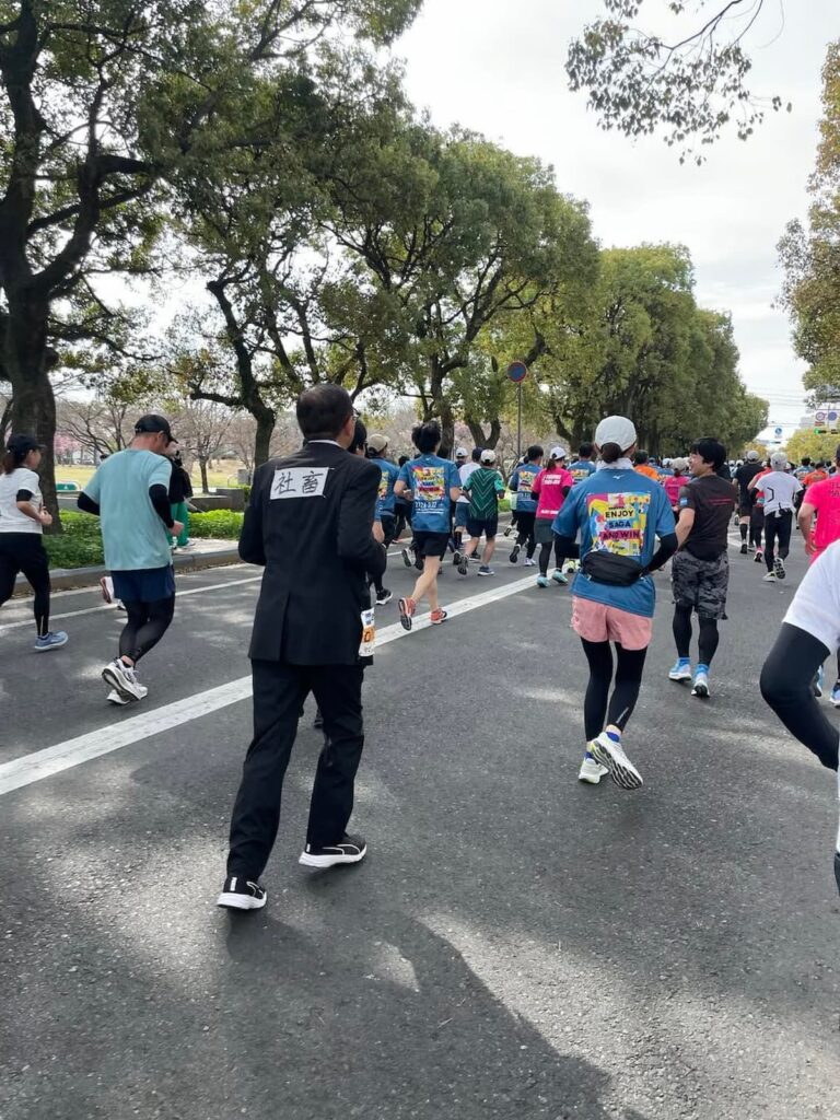 社畜ランナーの後ろ姿